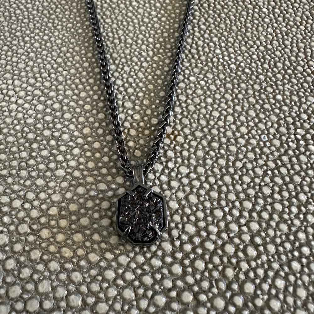 Kendra Scott pendant necklace